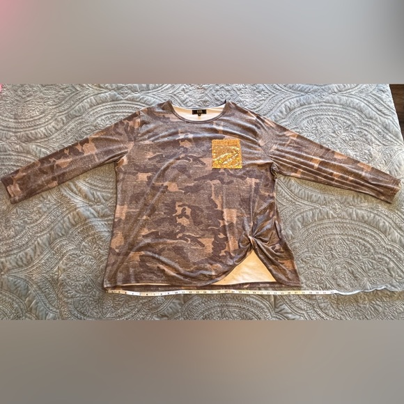 L&B Plus Size Camo Shirt with Blingy Gold Seguin Faux Pocket. Size 3X - Picture 5 of 7